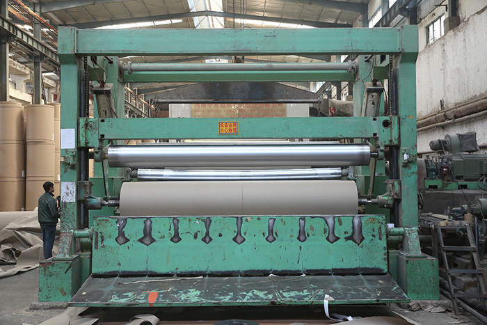 高(gāo)速複卷機